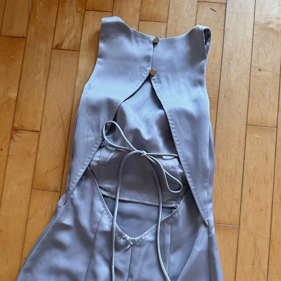 Khan satin padded open back midi dress - Picture 6 of 6